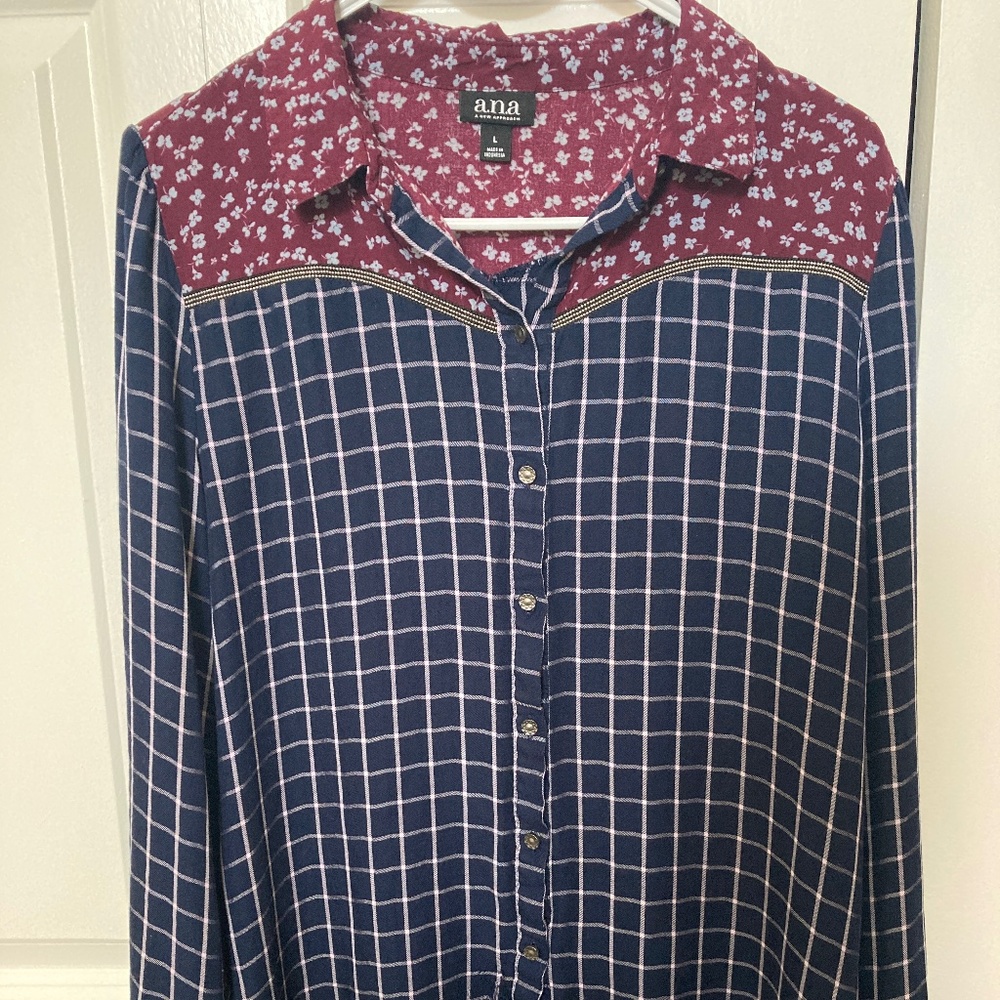 a.n.a. Women’s floral flannel Size L